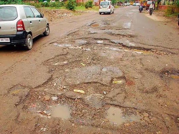 cg-pendra-road-potholes-controversy-congress-attacks-bjp-govt