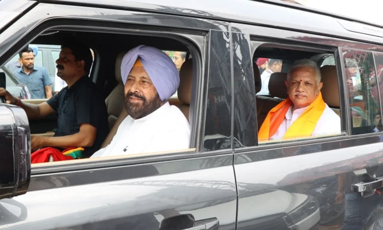 bjp-leader-convoy-attacked-in-punjab-eggs-tomatoes-thrown