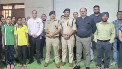 Photo of डिजिटल अरेस्ट से लेकर फर्जी KYC तक… साइबर ठगों के हर जाल से बचने छात्रों को मिला सुरक्षा मंत्र