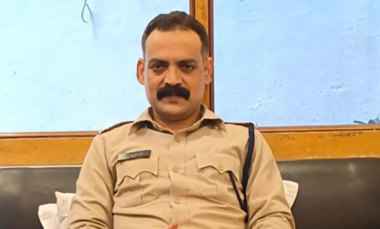 पारिवारिक कारणों से दिलीप कुमार त्रिपाठी ने दिया इस्तीफा, बिना किसी को बताए सेवा से हटने का लिया फैसला 1 Dilip Kumar Tripathi resigned due to family reasons and decided to step down from service without informing anyone.