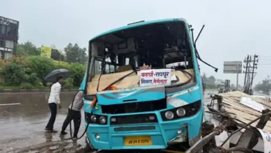 Photo of रायपुर रिंग रोड पर बड़ा हादसा टला: टैंकर की टक्कर के बाद बेकाबू बस बस स्टॉप में घुसी, 7 यात्री सुरक्षित