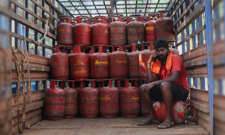 lpg-biometric-aadhaar-authentication-mandatory-subsidy-row