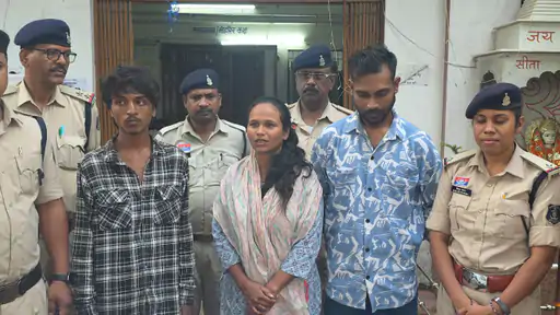 खाकी पर आरोप लगाने वाली खुद निकली लेडी ड्रग पैडलर: 14 लाख की हेरोइन, कैश और जेवर समेत जसबीर कौर गिरफ्तार 1 Woman who accused police turns out to be a drug peddler herself: Jasbir Kaur arrested with heroin worth ₹14 lakh, cash, and jewelry.