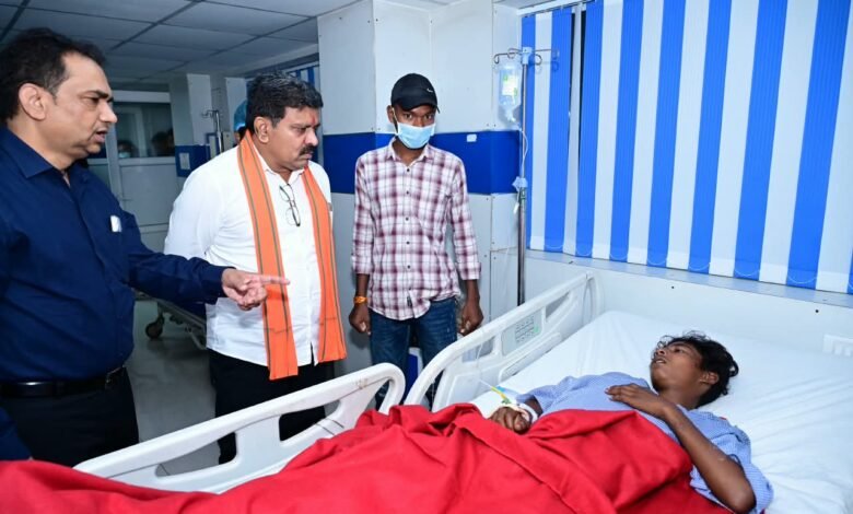 Vijay Sharma met the injured victims of the Markatola Ghat accident; stated there should be no lapse in their treatment.