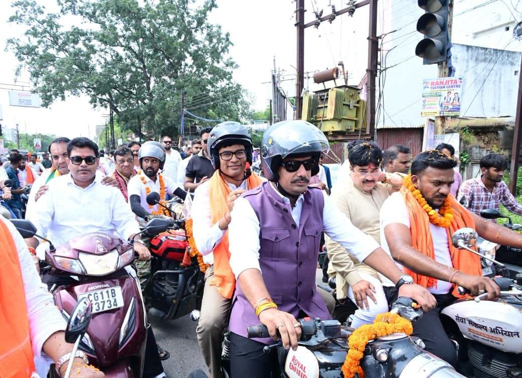 A message of service from Vadnagar to Varanasi; youth bike rally in Janjgir boosts enthusiasm.