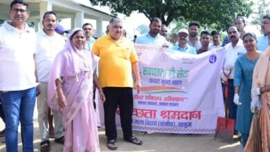 Mega cleanliness drive in Lakhanpur; Minister Rajesh Agrawal personally wields the broom.