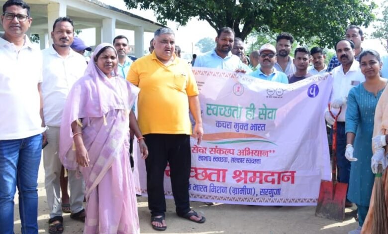 Mega cleanliness drive in Lakhanpur; Minister Rajesh Agrawal personally wields the broom.