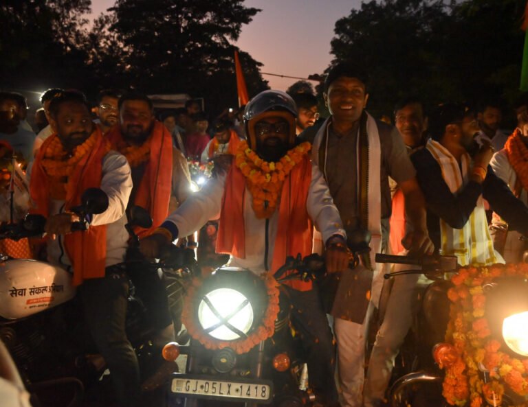 Message of service resonates in Manendragarh-Chirmiri-Bharatpur; grand welcome for Vadnagar-Varanasi bike rally.