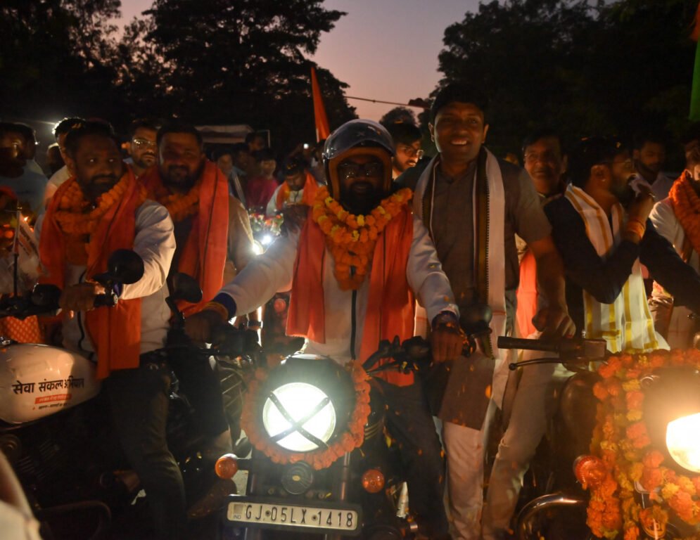 Message of service resonates in Manendragarh-Chirmiri-Bharatpur; grand welcome for Vadnagar-Varanasi bike rally.