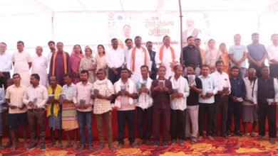'Seva Sankalp' Camp in Surajpur: Villagers receive comprehensive information on agriculture, health, and government schemes.
