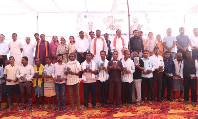 'Seva Sankalp' Camp in Surajpur: Villagers receive comprehensive information on agriculture, health, and government schemes.