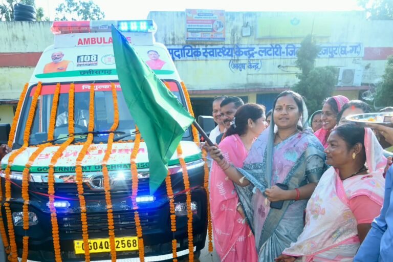 ALS ambulance reaches Latori within 12 hours of Health Minister's announcement; Lakshmi Rajwade flags it off.