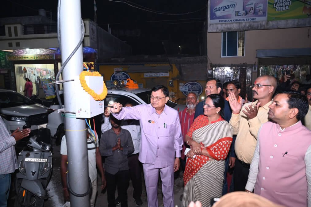 Development works gain momentum in Korba: waiting shed worth ₹16.15 lakh inaugurated, 195 new street lights made operational.