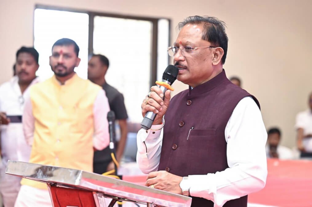 In Abhanpur, Chief Minister Sai listened to ‘Mann Ki Baat’ along with Smriti Irani.