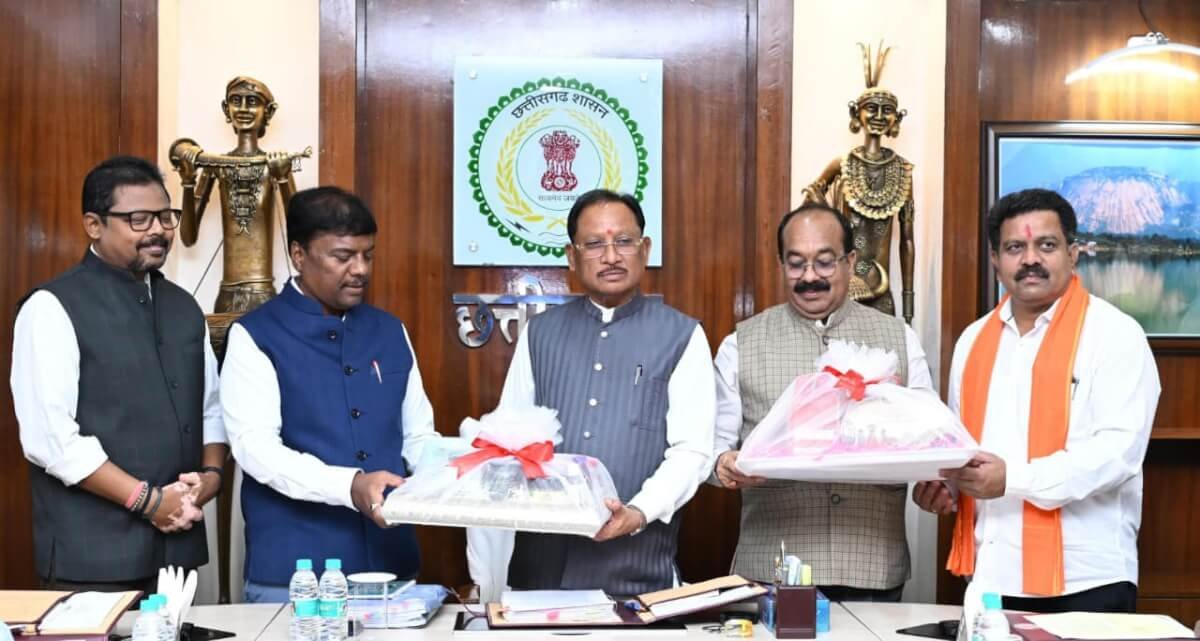 This Diwali, experience the magic of 'Chhattisgarh Herbals': Chief Minister Vishnu Deo Sai has launched premium and standard gift packs—let your festivities be graced by the craftsmanship of women from the forest regions!