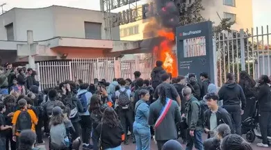 france-student-protests-turn-violent-macron-government-struggles