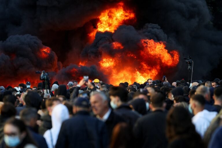 albania-tirana-riots-students-set-ministry-on-fire
