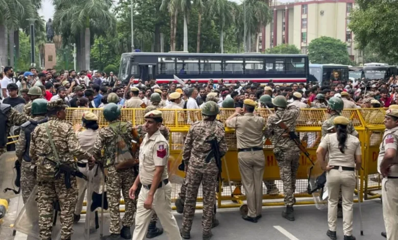 delhi-jantar-mantar-protest-police-action-opposition-demolished