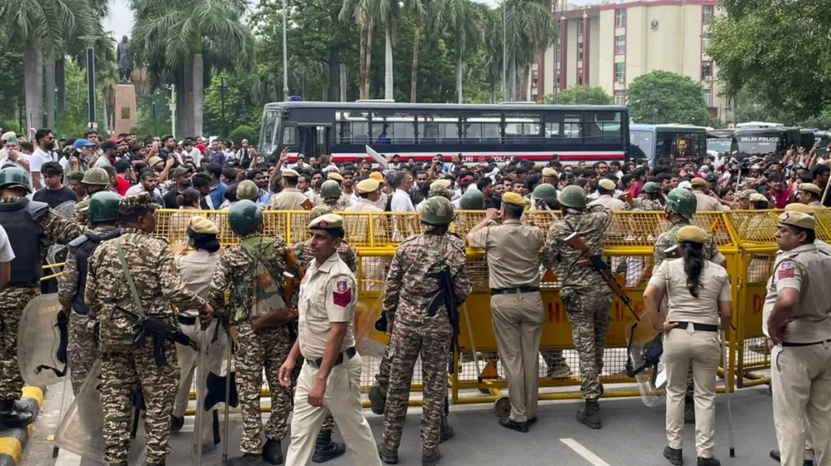 delhi-jantar-mantar-protest-police-action-opposition-demolished